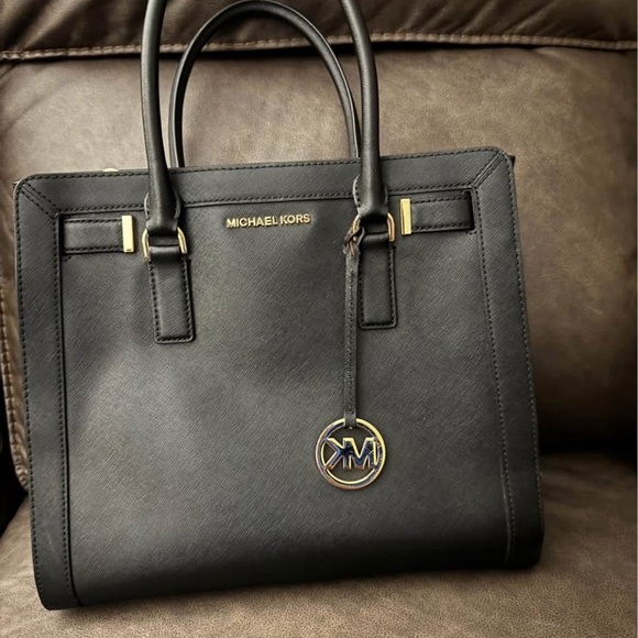 Michael Kors Handbags - Michael Kors Dillion Bag